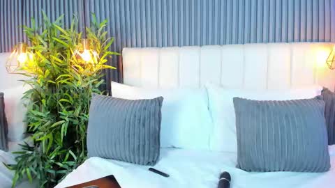 Snapshot of linaglam chatting on 10/20/25, 10:43 LinaGlam online show from 10/20/25, 10:43