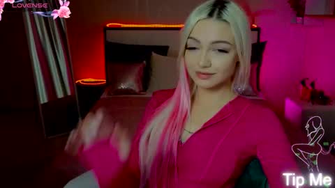 I am Lina online show from 11/16/25, 02:33