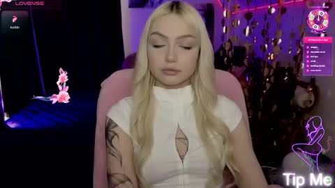 Snapshot of linalirian chatting on 04/23/26, 12:29 I am Lina online show from 04/23/26, 12:29