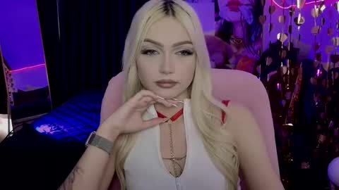 Snapshot of linalirian chatting on 05/05/26, 10:45 I am Lina online show from 05/05/26, 10:45