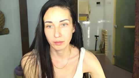 LinaLivee online show from 12/04/25, 08:50