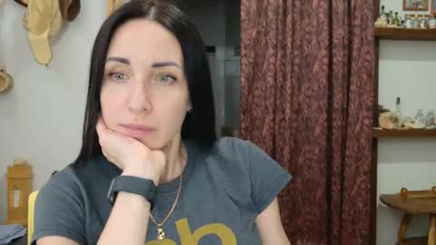 LinaLivee online show from 04/06/26, 07:48