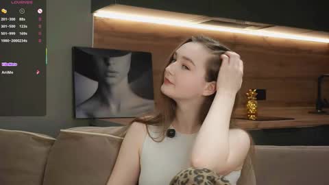 Snapshot of linalure chatting on 11/18/25, 06:23 Lina online show from 11/18/25, 06:23