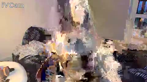 Snapshot of linamurrrr chatting on 05/17/26, 12:52 Nicolas and Lina online show from 05/17/26, 12:52