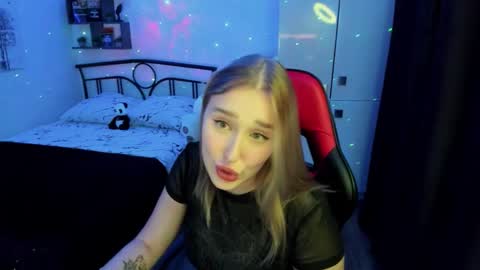 Snapshot of linatruly chatting on 10/16/25, 09:49 Lina online show from 10/16/25, 09:49