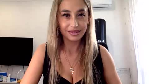 linavora online show from 11/18/25, 12:20