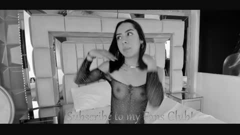 Lincy Rios  online show from 11/05/25, 06:52