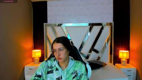  Linda  online show from 11/16/25, 01:06