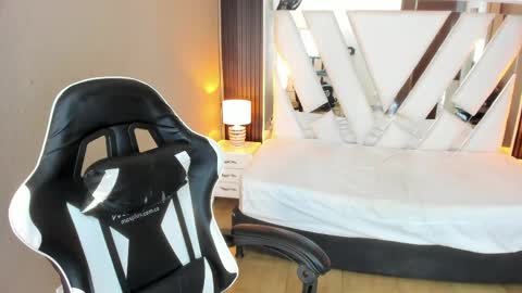  Linda  online show from 04/12/26, 02:55