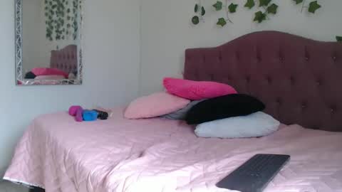 linda online show from 09/14/25, 08:08