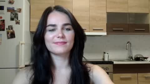 Linda online show from 10/26/25, 07:42