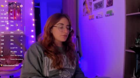 Giggles  online show from 10/01/25, 03:01