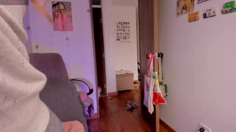 Giggles  online show from 10/02/25, 01:18