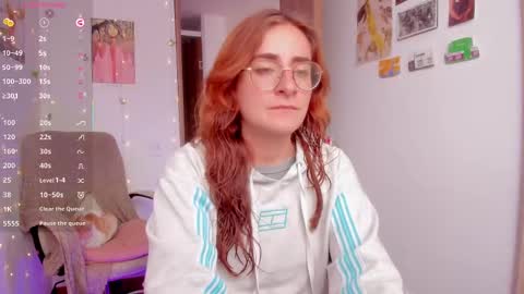 Giggles  online show from 10/08/25, 03:09