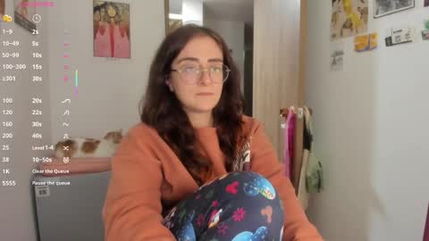 Giggles  online show from 03/11/26, 03:23