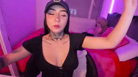 Lindaa maria  online show from 09/14/25, 02:11