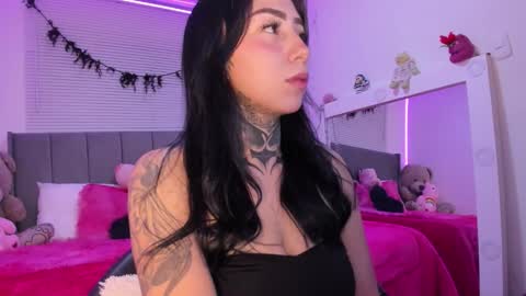 Lindaa maria  online show from 09/16/25, 01:50