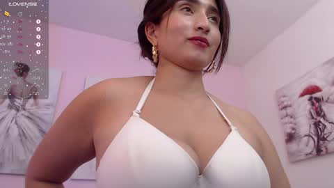 Snapshot of linda_morgan1 chatting on 12/21/24, 06:23 Maria Paula online show from 12/21/24, 06:23