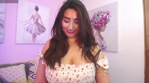 Snapshot of linda_morgan1 chatting on 03/04/25, 03:15 Maria Paula online show from 03/04/25, 03:15