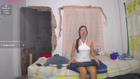 Snapshot of linda_naomi chatting on 01/03/25, 12:33 naomi online show from 01/03/25, 12:33