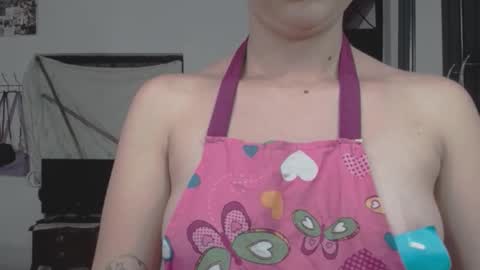 Snapshot of linda_naomi chatting on 02/21/26, 10:22 naomi online show from 02/21/26, 10:22