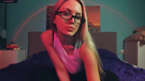 Linda online show from 01/26/25, 05:23