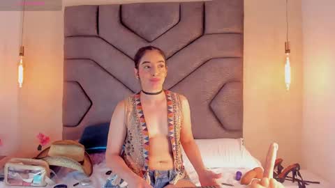 Linda Saenz online show from 02/21/25, 02:48