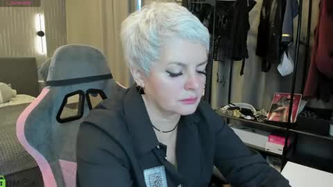 Snapshot of linda_zefir chatting on 04/20/26, 01:08 Linda Zefir online show from 04/20/26, 01:08