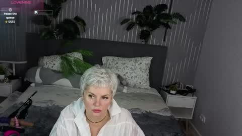 Snapshot of linda_zefir chatting on 04/26/26, 01:14 Linda Zefir online show from 04/26/26, 01:14