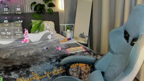 Snapshot of linda_zefir chatting on 05/15/26, 01:23 Linda Zefir online show from 05/15/26, 01:23