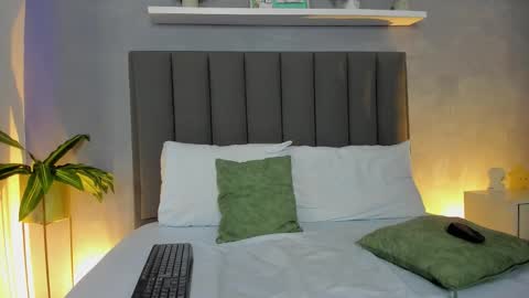 L I N D A online show from 11/22/25, 03:49