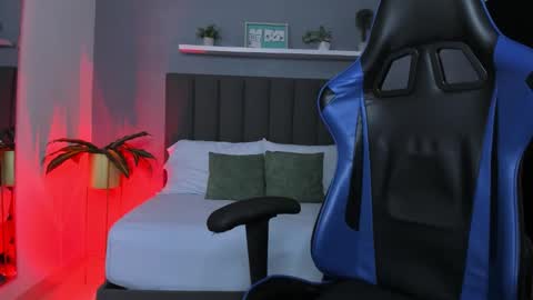 L I N D A online show from 12/02/25, 02:17