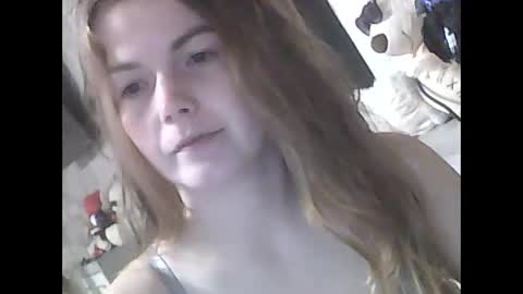 Snapshot of lindaahskys chatting on 10/20/25, 08:42 LindaAhSkys online show from 10/20/25, 08:42