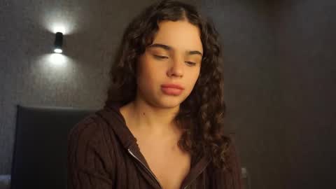 Snapshot of lindaaii chatting on 03/20/26, 01:38 Linda online show from 03/20/26, 01:38