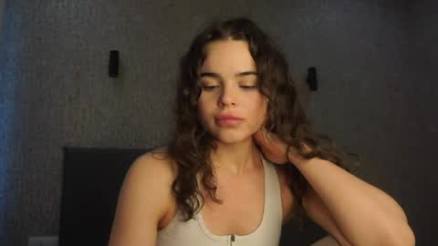 Snapshot of lindaaii chatting on 03/25/26, 01:17 Linda online show from 03/25/26, 01:17