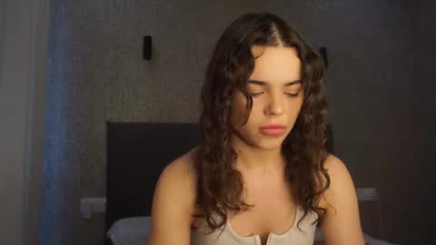 Snapshot of lindaaii chatting on 03/28/26, 01:22 Linda online show from 03/28/26, 01:22
