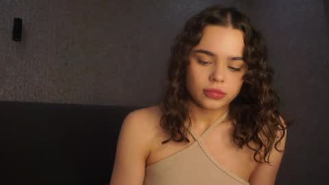 Snapshot of lindaaii chatting on 04/30/26, 01:06 Linda online show from 04/30/26, 01:06
