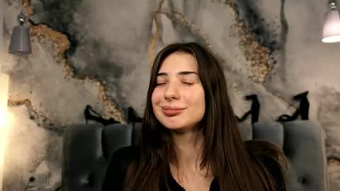 lili online show from 10/23/25, 06:28