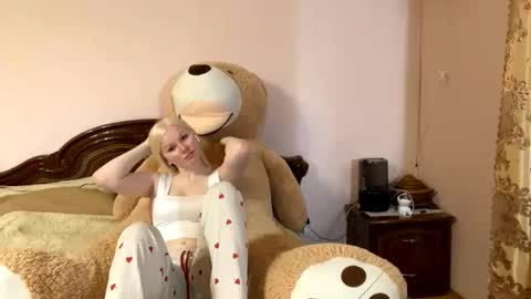 Luna online show from 12/21/25, 07:37