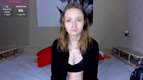 Linda online show from 09/26/25, 02:21