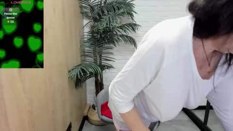 Linda online show from 10/17/25, 05:21