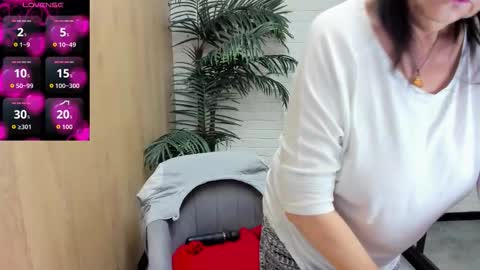 Linda online show from 11/26/25, 05:30