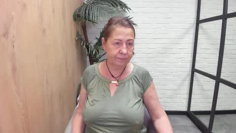 Snapshot of lindahottie chatting on 04/29/26, 05:30 Linda online show from 04/29/26, 05:30