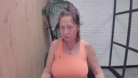 Snapshot of lindahottie chatting on 05/14/26, 05:47 Linda online show from 05/14/26, 05:47