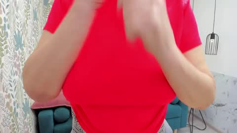 Snapshot of lindahottie chatting on 05/28/26, 05:49 Linda online show from 05/28/26, 05:49