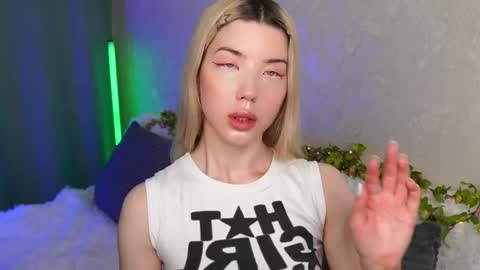 Linda online show from 05/15/26, 04:30