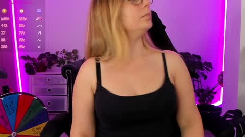 Linda  --  online show from 01/26/25, 11:08