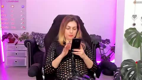 Linda  --  online show from 02/17/25, 04:59