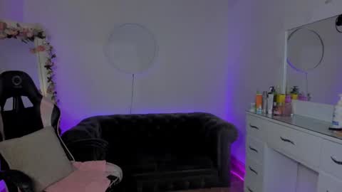 Lindsay    online show from 02/13/25, 01:40