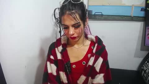 lindsey_2023 online show from 01/14/25, 06:34